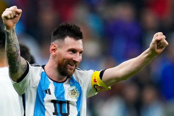 AP Hugo lo comparó con Messi