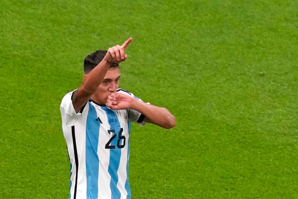 Nahuel Molina festeja su gol ante Países Bajos