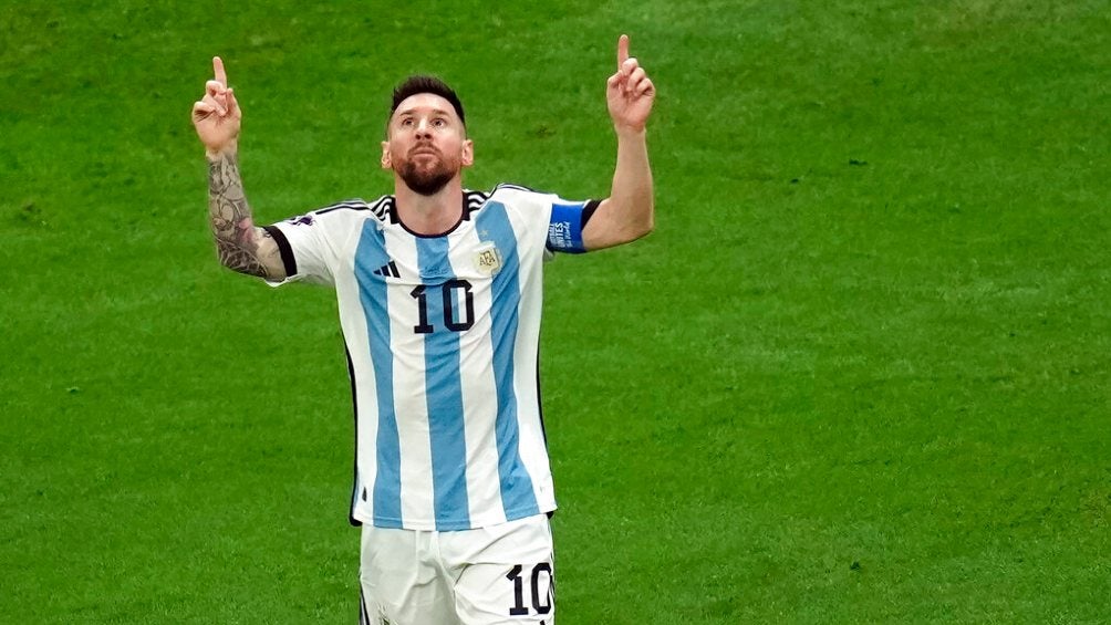 Lionel Messi festeja el gol ante Francia