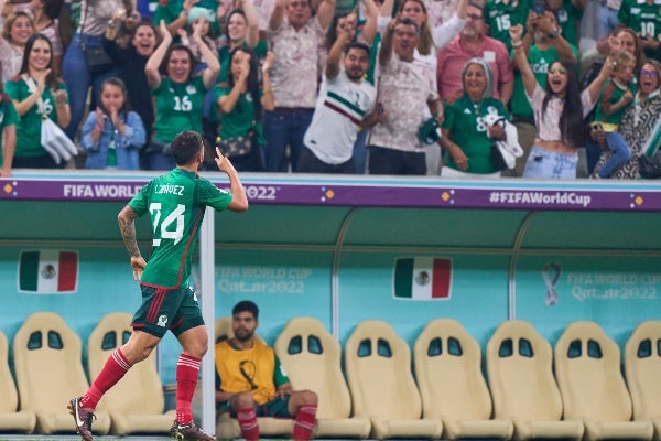 Luis Chávez durante festejo por su gol