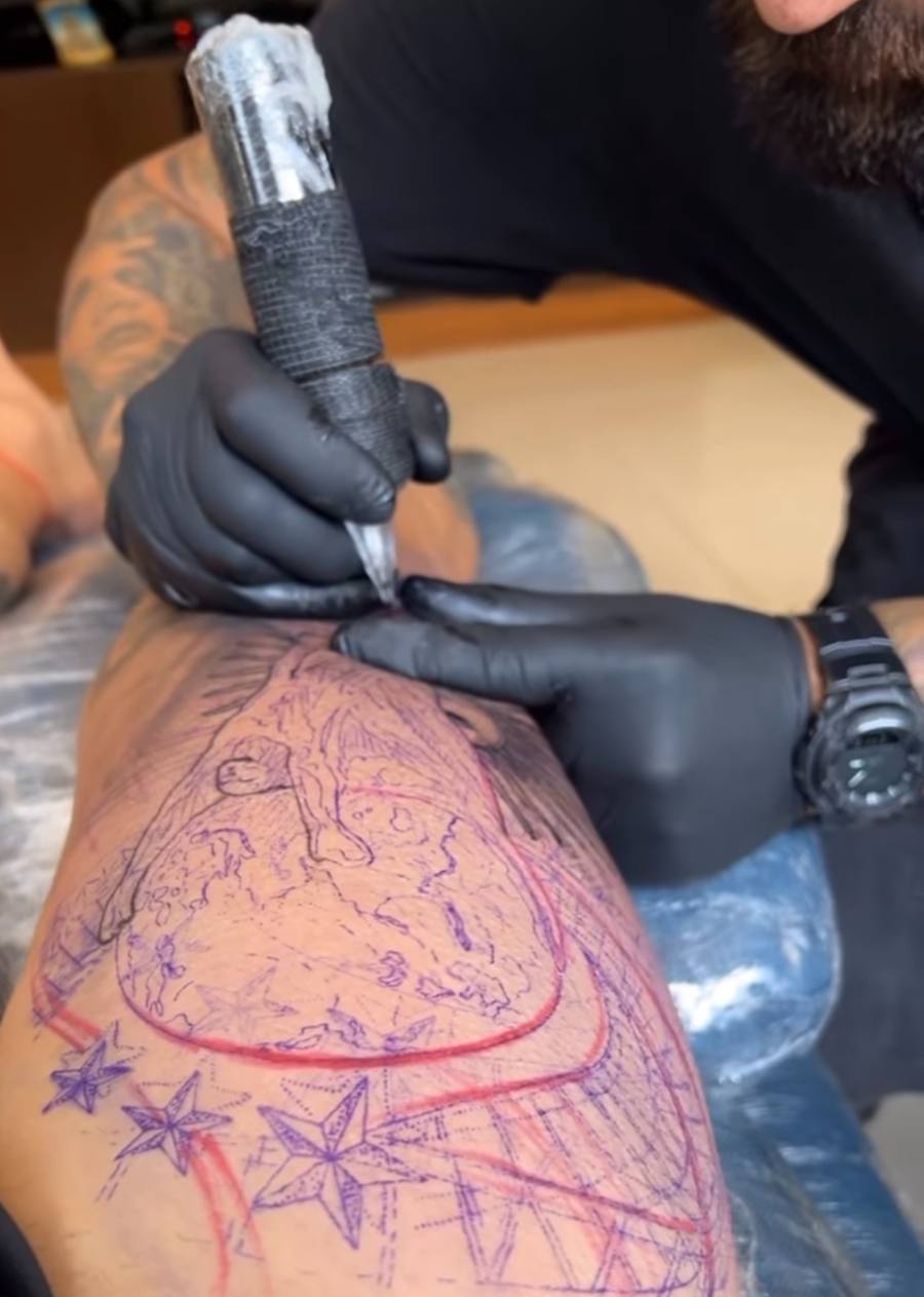 El jugador argentino compartió a sus seguidores el proceso de tu nuevo tatuaje
