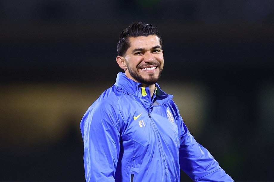 IMAGO7 Henry Martín levanta la mano para ser capitán