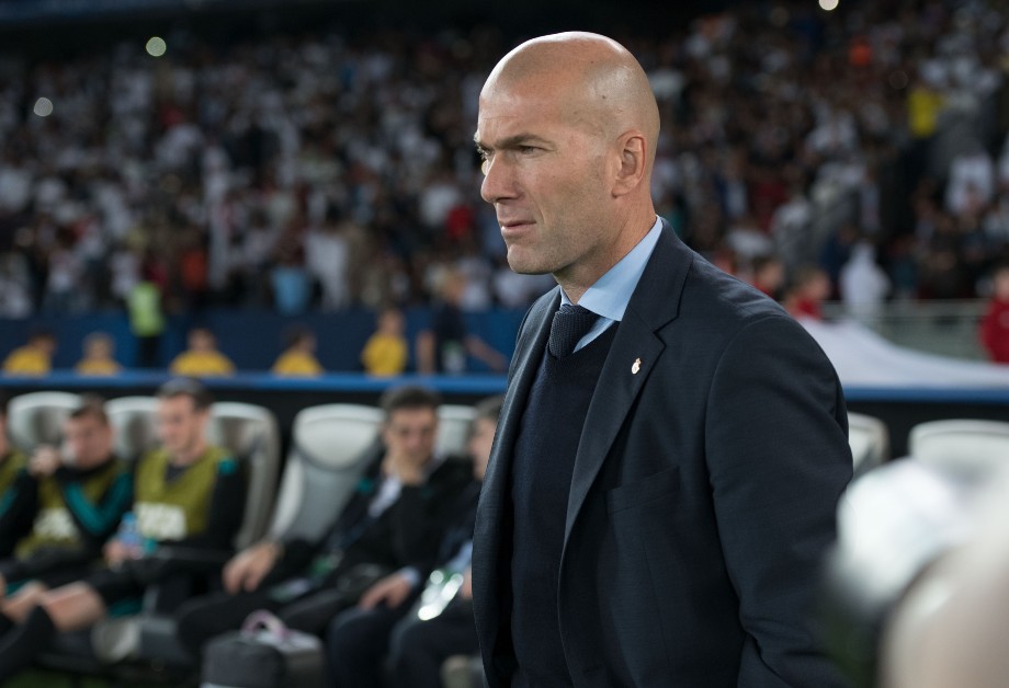 Zinedine Zidane dirigiendo un partido