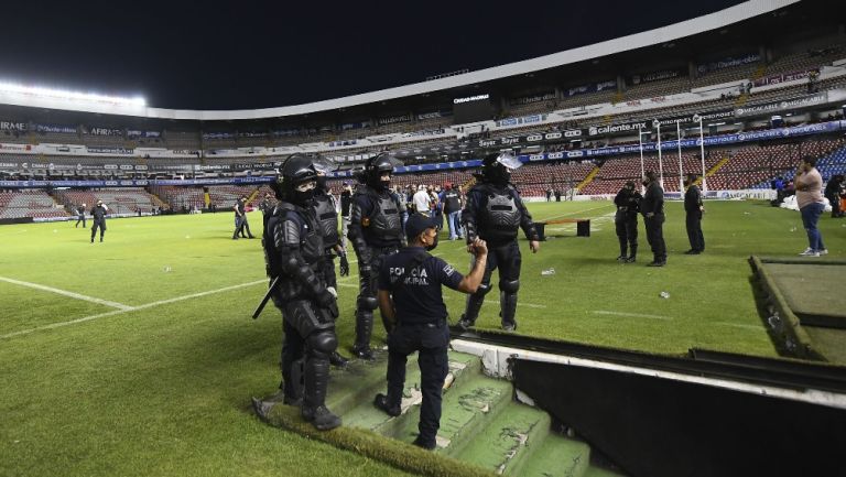 Policía en el Estadio de la Corregidora