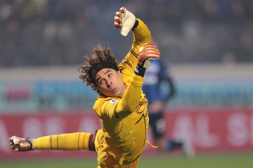 Memo Ochoa en un partido del Salernitana