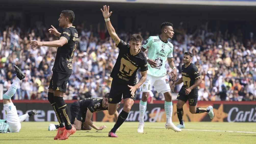 Dinneno celebra gol ante León