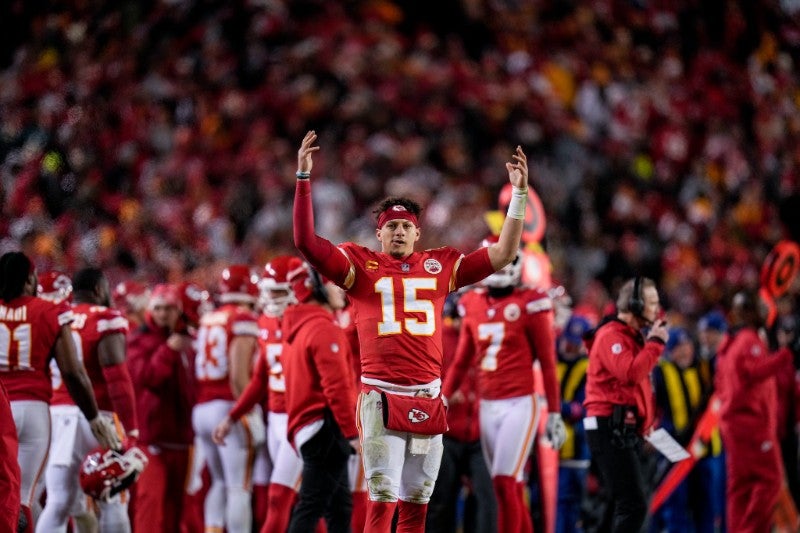 Patrick Mahomes festeja victoria sobre los Jaguars 