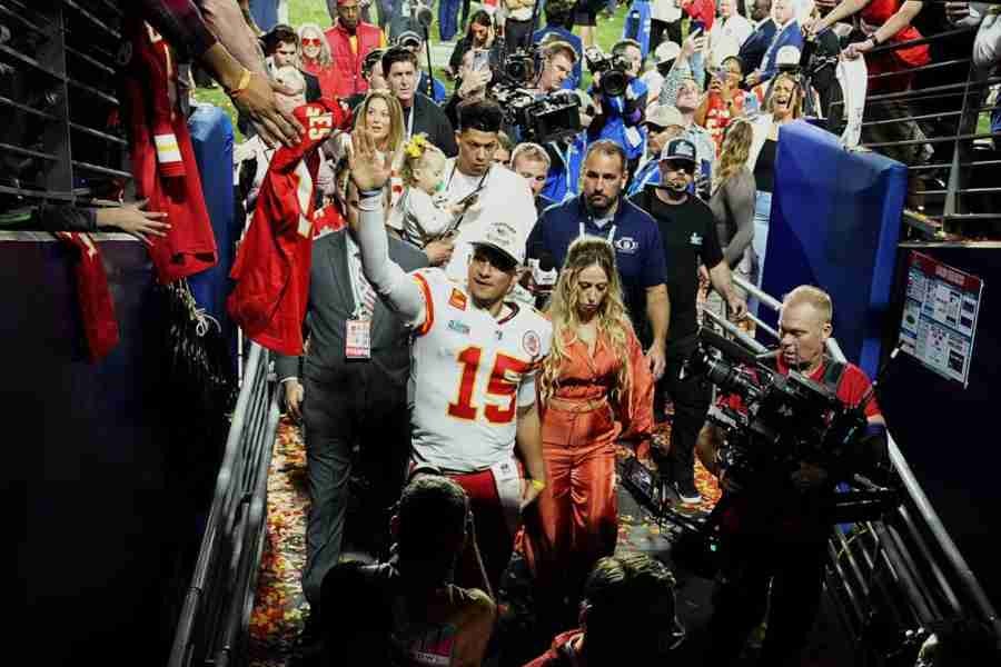 AP Mahomes al finalizar el partido
