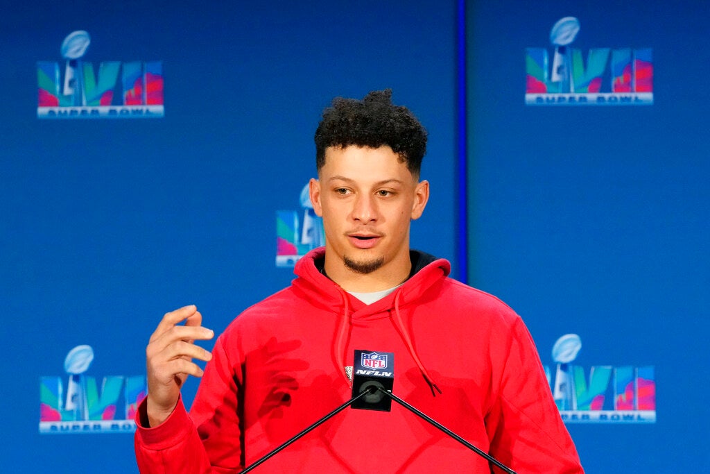 AP Patrick Mahomes en duelo con los Chiefs