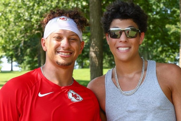 Hermano de Patrick Mahomes está bajo investigación por presunta agresión sexual