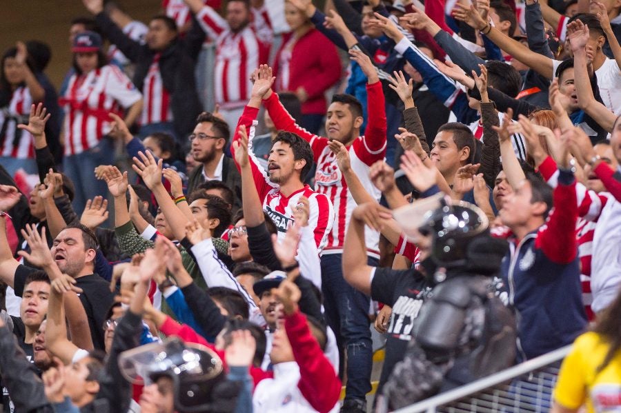 MEXSPORT Aficionados de Chivas apoyando al Rebaño