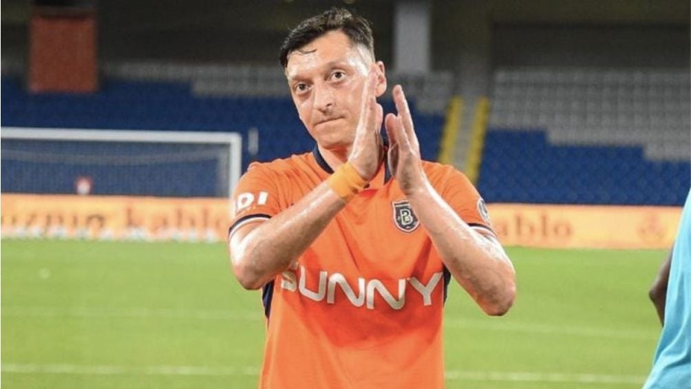 El jugador alemán se despidió con el Basaksehir