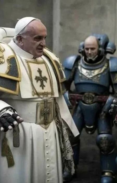 Papa Francisco con armadura robótica del Vaticano con IA