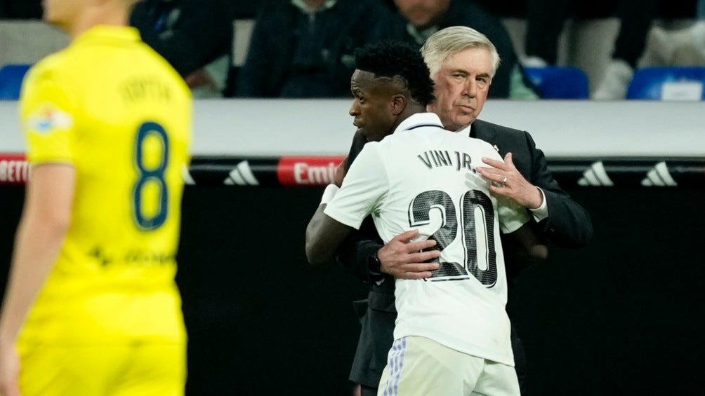 Vinícius y Ancelotti se funden en un abrazo