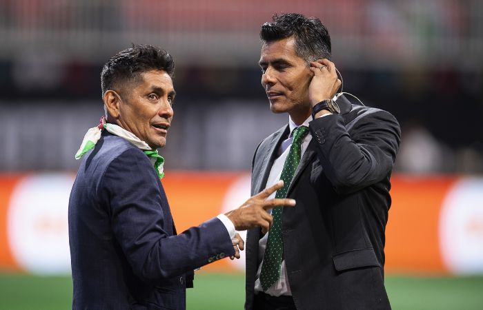 Jorge Campos y Oswaldo Sánchez previo al partido de México ante Jamaica