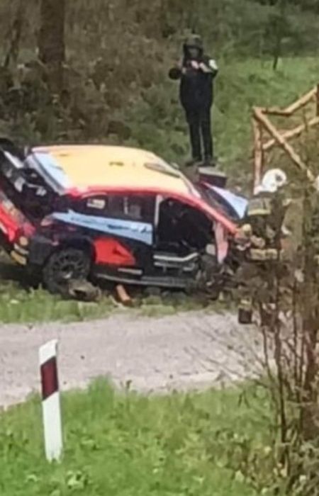 El auto de Craig Breen luego de impactarse en el accidente que provocó su muerte