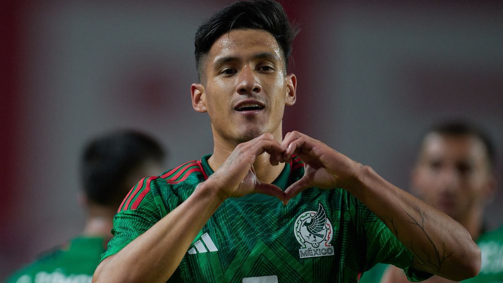 Antuna celebra el gol que le dio la ventaja a México