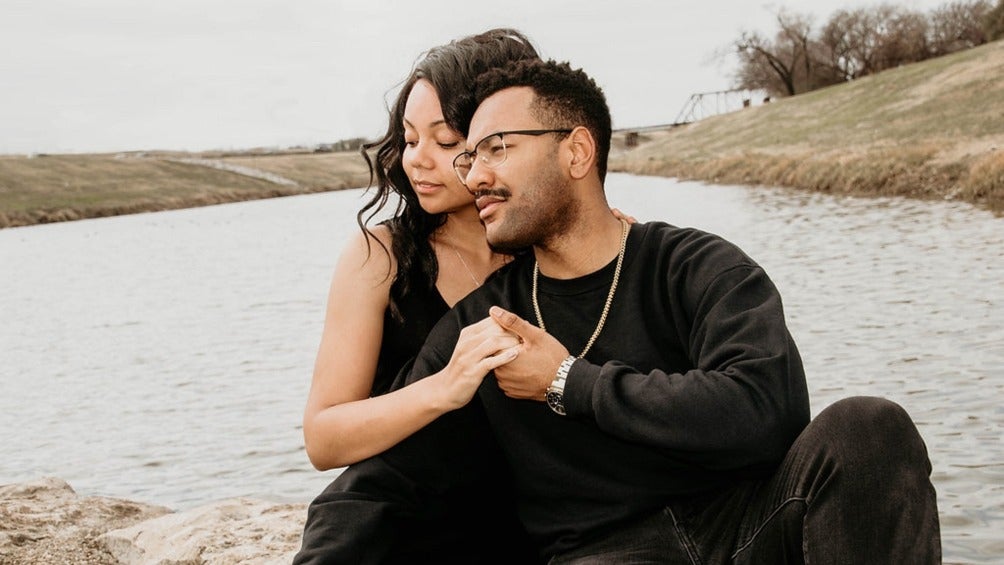 @jasminewcarter Una pareja se toma una foto a la inteperie