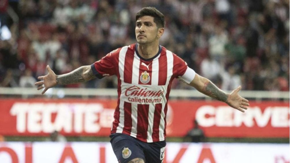 Guzmán celebrando gol con el Rebaño