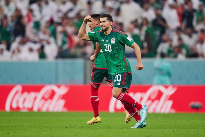 Henry Martín festeja su gol en el Mundial de Qatar 2022