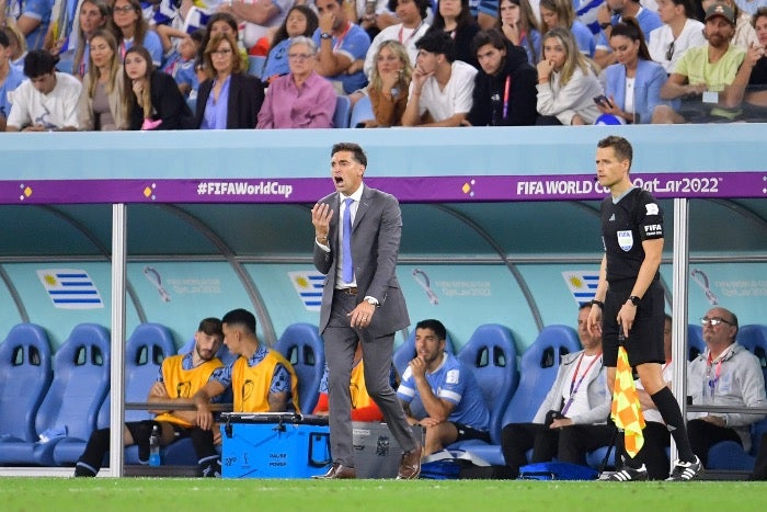 MEXSPORT Diego Alonso dirigiendo durante Qatar 2022