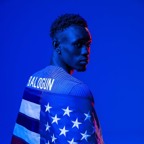 Balogun con la bandera de Estados Unidos