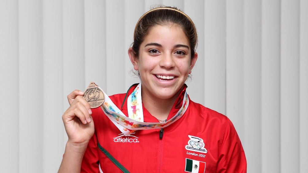 ARCHIVO RÉCORD Alejandra Orozco con una de sus medallas Olímpicas