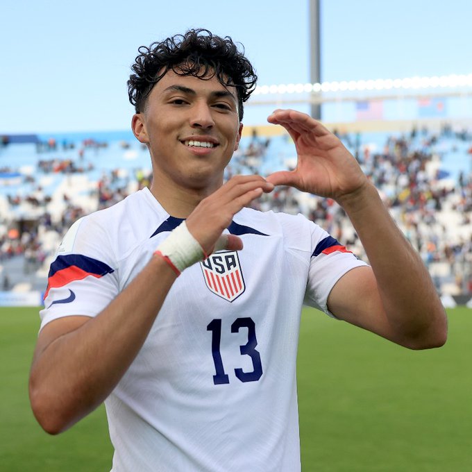 Jonathan Gómez celebrando su gol con Estados Unidos