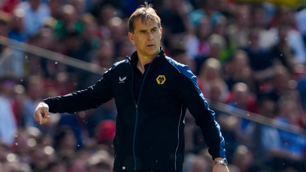 Julen Lopetegui dirigiendo a los Wolves