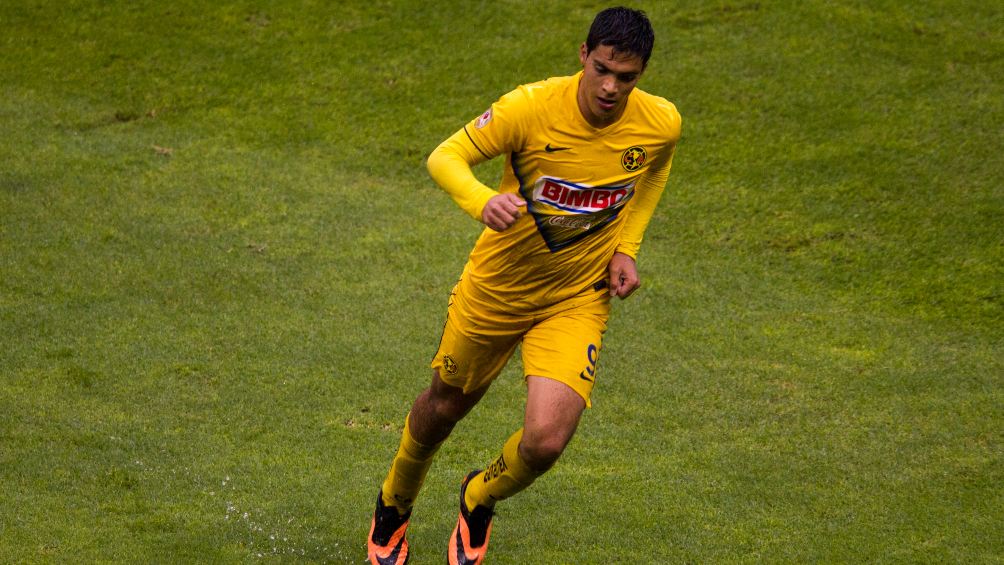 Jiménez jugando con el América en el Estadio Azteca