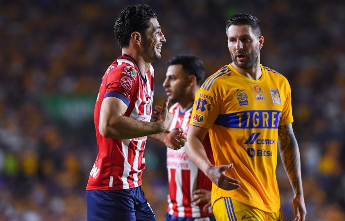 'Pollo' Briseño y Gignac en la Final de Ida