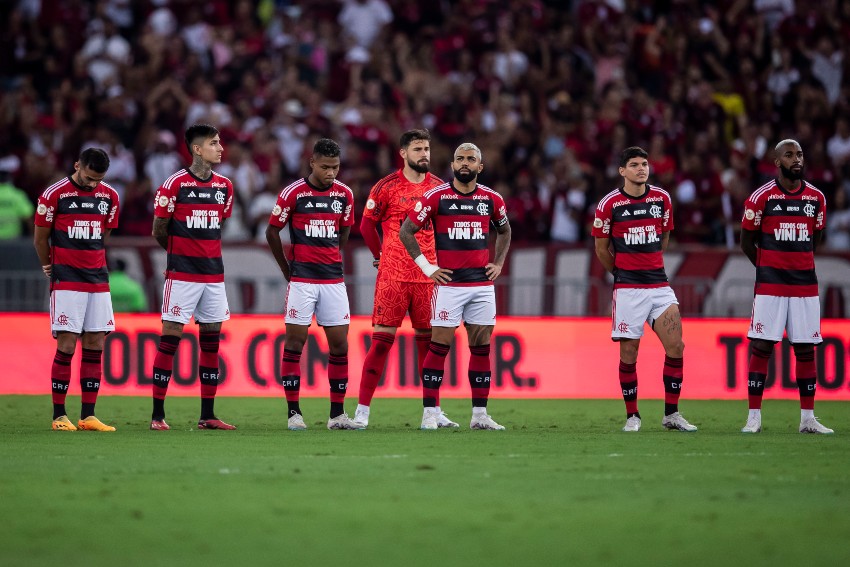 Futbol brasileño rindió apoyo a Vinicius