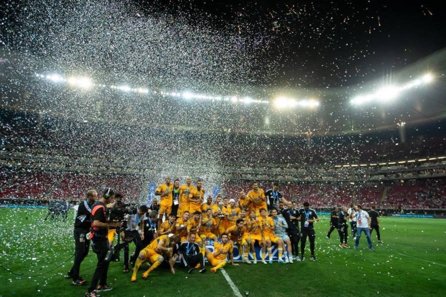MIGUEL PONTÓN Tigres festejando el título de Liga MX