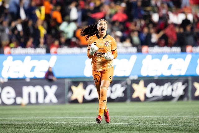 Alejandra Gutiérrez en un partido con Xolos Femenil