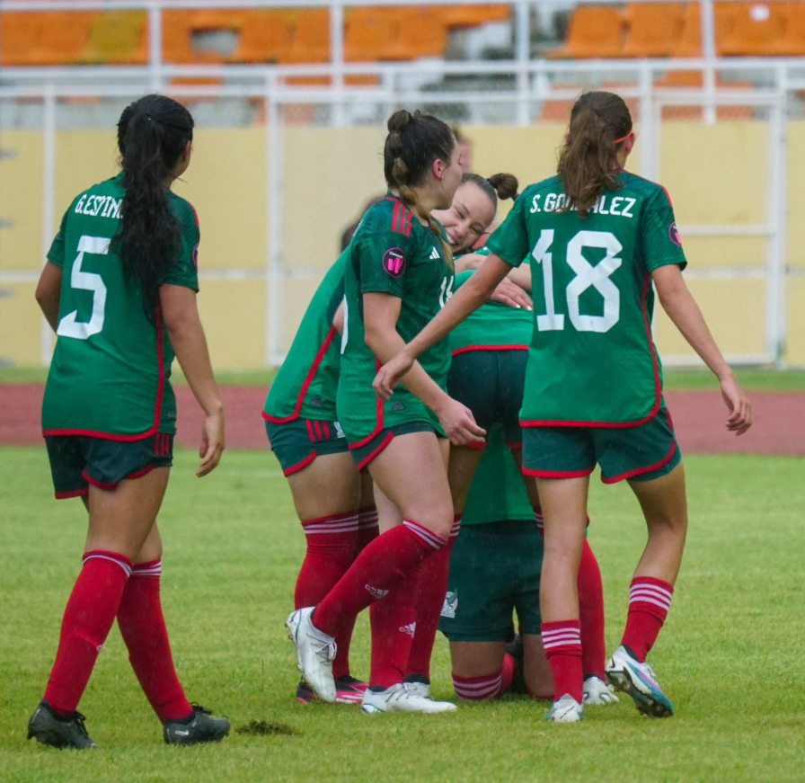 Selección Mexicana Femenil festejando su pase al Mundial Sub 20