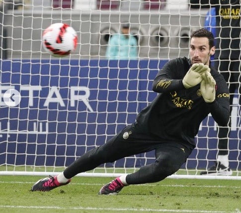 Rico tapa un disparo