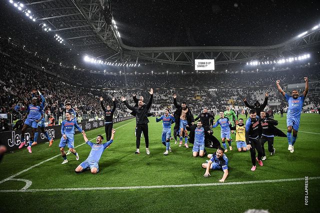 Jugadores del Napoli celebrando el título de Serie A