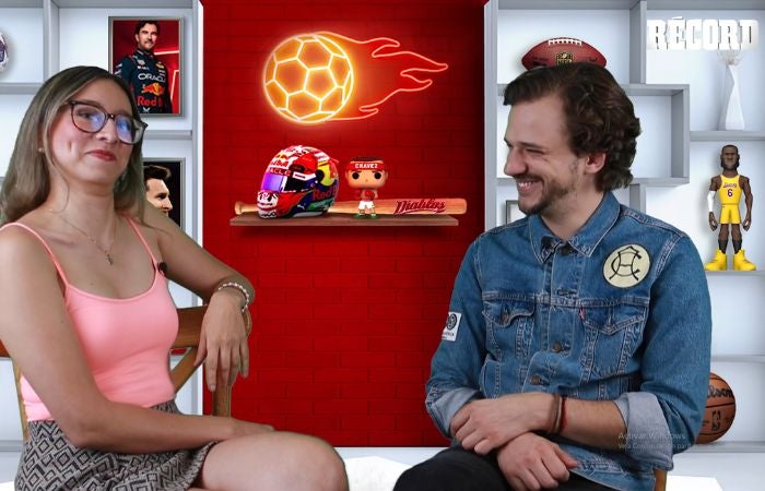 Mariana Morales y Juanito Jicamas en el episodio de "Los Becarios del Deporte"