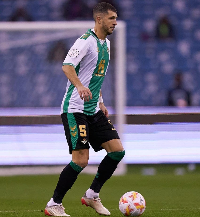 INSTAGRAM: @guiido_rodriguez Guido Rodríguez en un partio del Betis