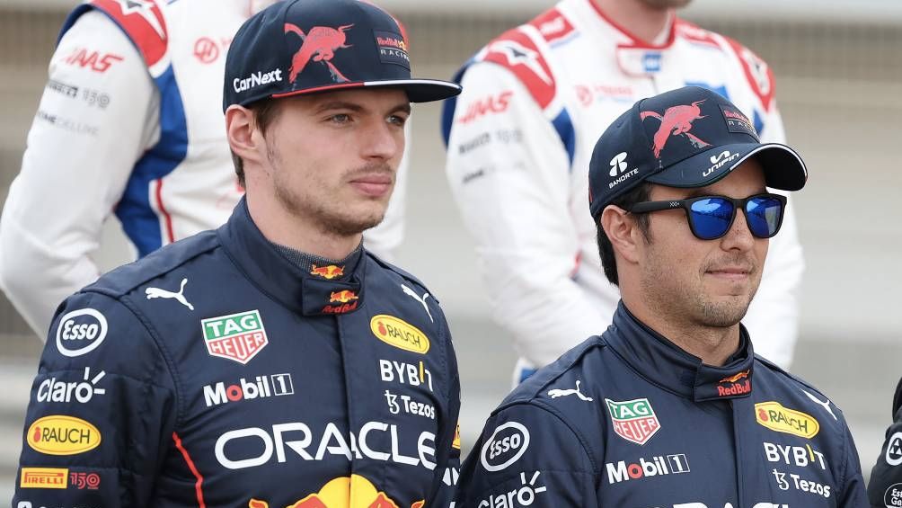 Verstappen junto a Checo Pérez