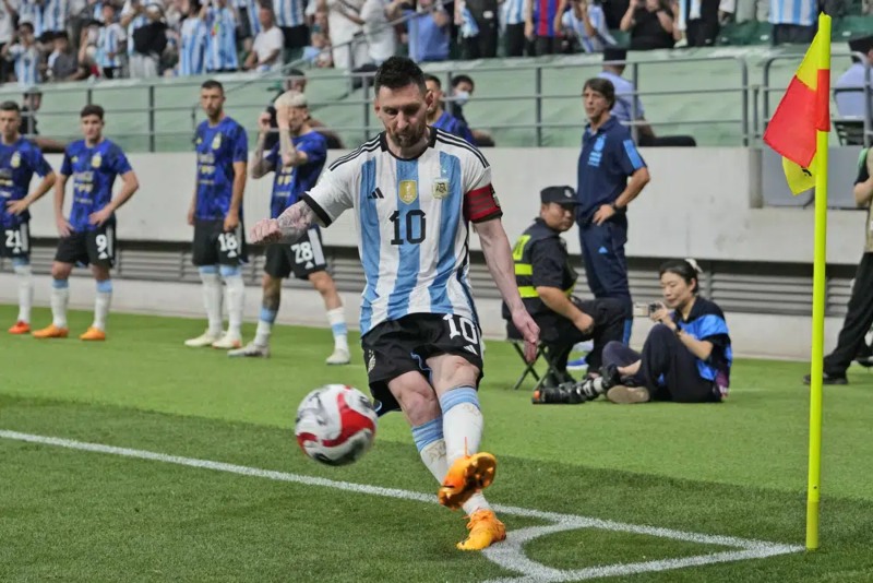 Messi disputando un partido con la Selección de Argentina 