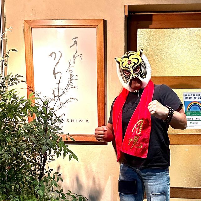Tiger Mask en un restaurante japones 