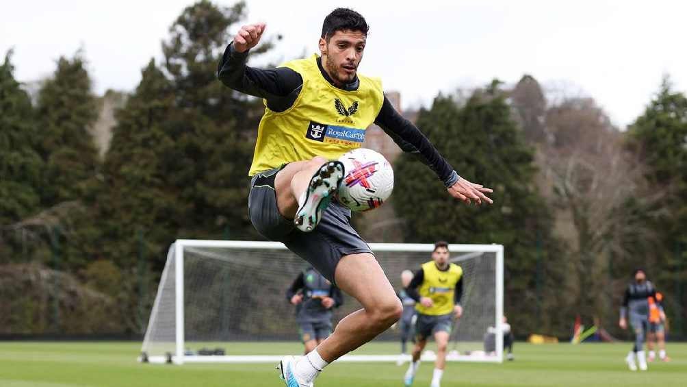 Jiménez reportó con los Wolves