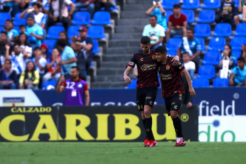 Lisandro festejando un gol contra el Puebla 