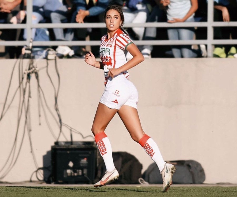 Nikkole Teja en su paso por la Liga MX Femenil con el Necaxa