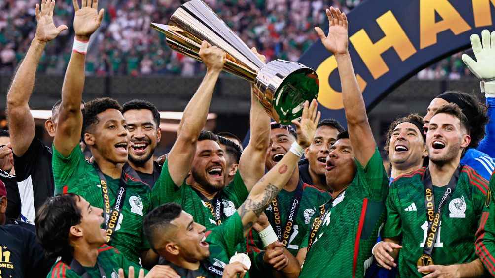 'La Bomba' levantó la Copa Oro