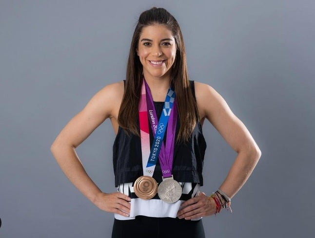 Instagram @aleorozcoloza Alejandra Orozco con sus dos medallas olímpicas