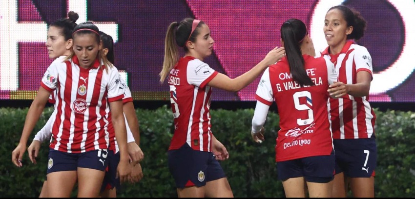 Chivas Femenil en celebración de gol