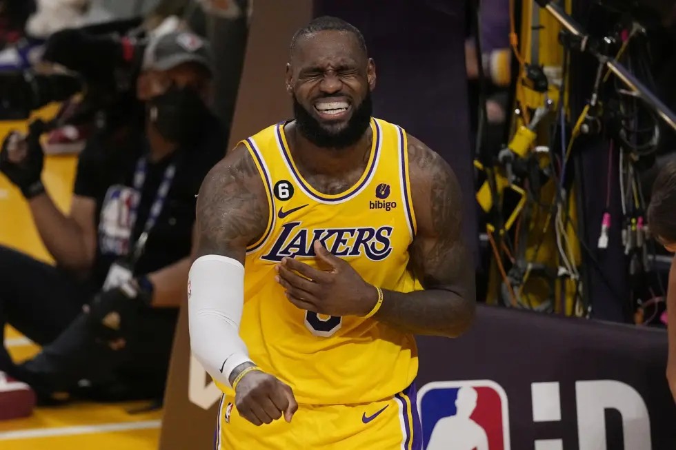 La propietaria de los Lakers se compromete a retirar la camiseta de LeBron  James – Diario de Centro América