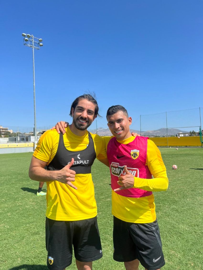 Orbelín y Pizarro en entrenamiento